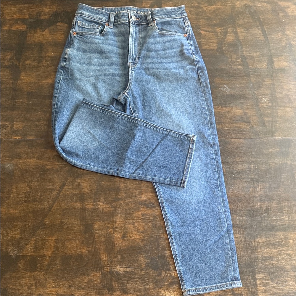 American Eagle Outfitters High Rise Mom Jeans size 8S - Blue